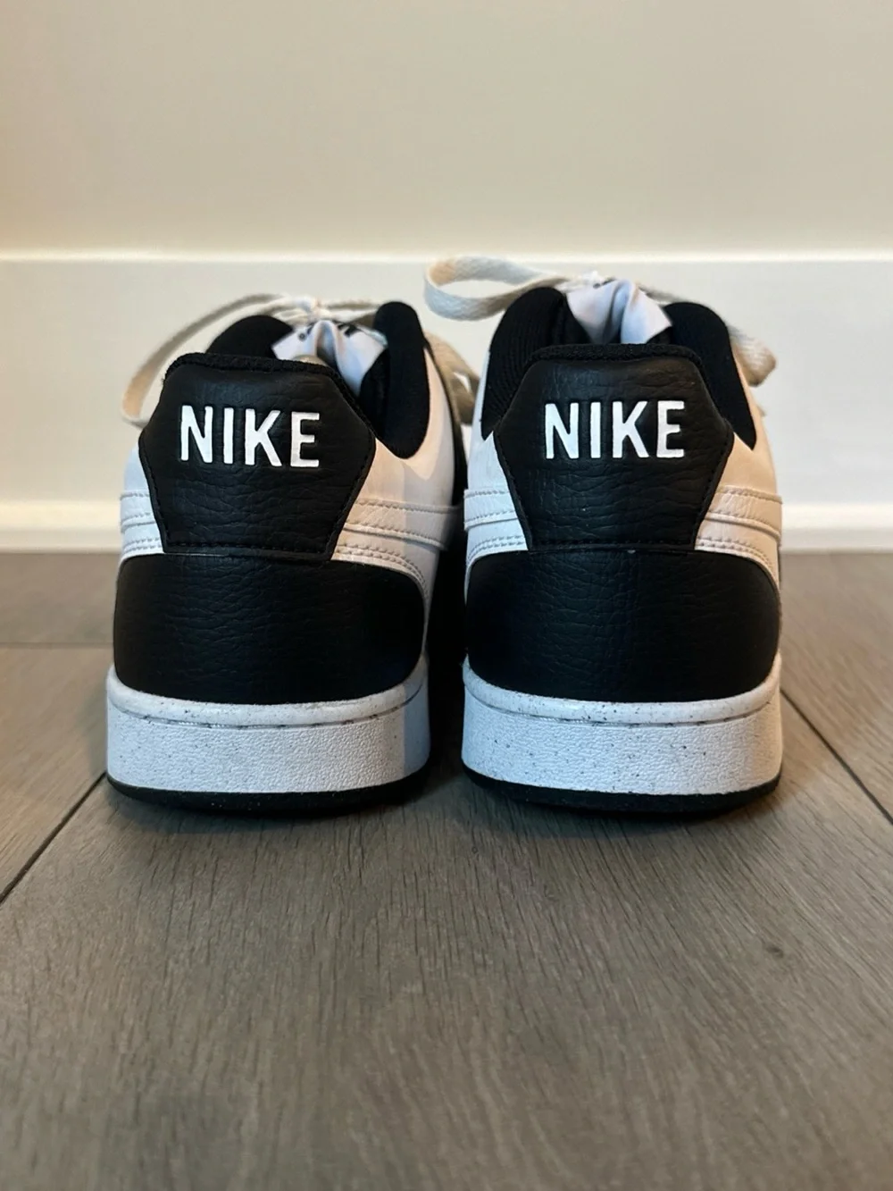 Nike Men's Size 10.5 Court Vision Low Black/White Sneakers Shoes HM9862-001